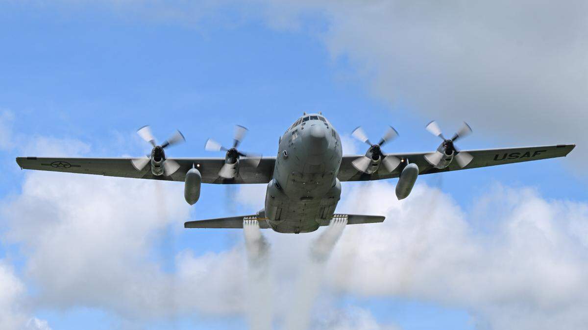 A 910th Airlift Wing C-130H Hercules aircraft, equipped with a training-only modular aerial spray system, flies near Youngstown Air Reserve Station, Ohio, May 7, 2025. The aircraft performed a larvicide application demonstration, using water, for a group of pest management specialists from across the Department of Defense attending an aerial spray application course. The 910th AW operates the DoD’s only large-area fixed-wing aerial spray capability to eliminate pest and disease-carrying insects and invasive vegetation and to disperse oil spills in large bodies of water. (U.S. Air Force photo by Eric M. White)