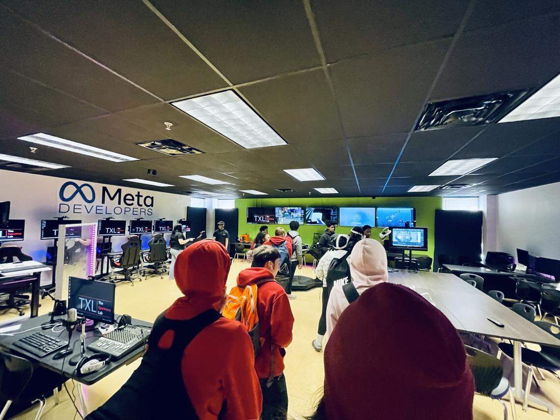 Youngstown City scholars tour the Interactive App & Game Design program housed within the Academy of the Arts. Current Interactive App & Game Design scholars demo’d virtual reality (VR) to prospective 10th grade scholars with an app they built in house.