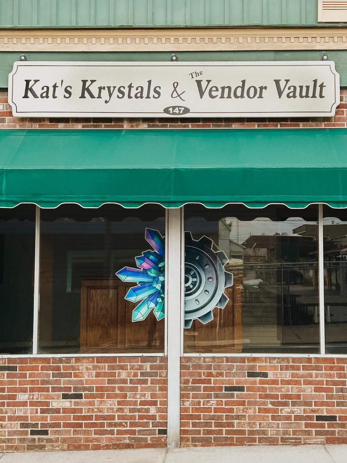 Owner Kat Smith recently celebrated the new location for Kat’s Krystals and The Vendor Vault with a ribbon cutting at 147 N Market St. in the heart of East Palestine.