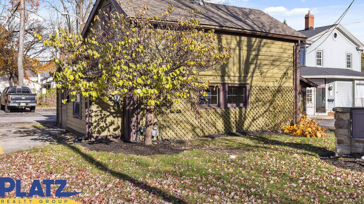A 780 sq ft office/retail on .24 acres at 15 East McKinley Way, close to amenities and parks, is priced at $175,000.