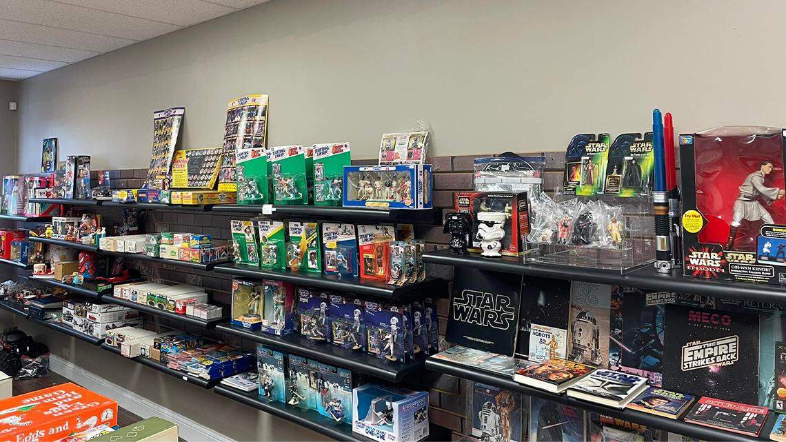 Struthers Marketplace features a variety of unique and vintage collectibles, including glassware, ceramics, pottery, toys and more.