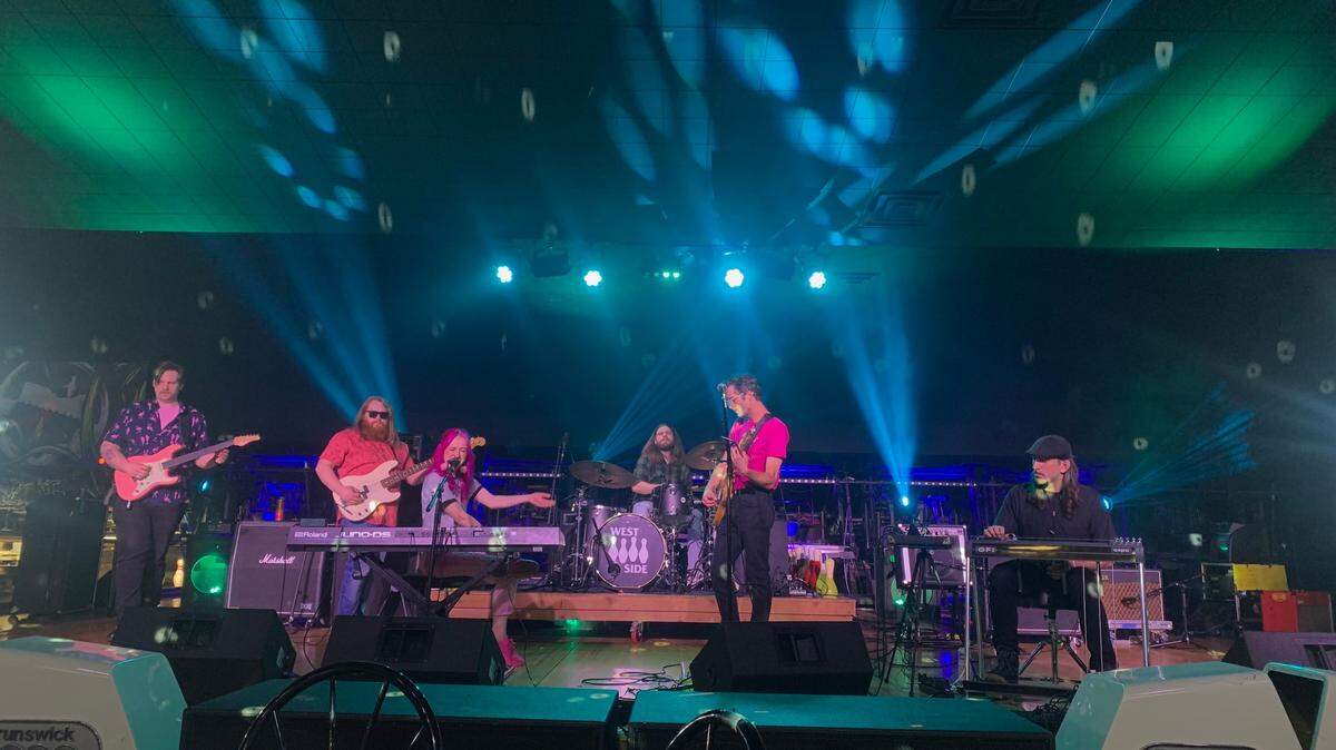While having dinner at Westside Bowl, I got to listen to an amazing Youngstown band I’ve been dying to check out called Ohayo (pronounced like Ohio) led by Lexi Kays. 