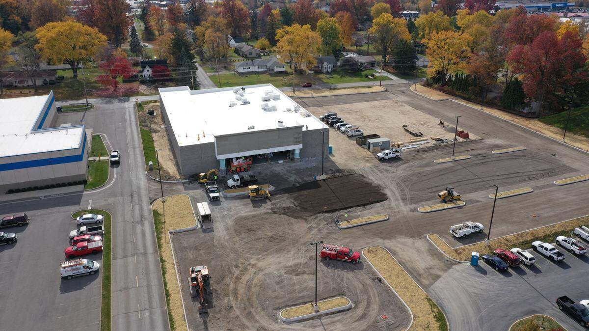 Construction photo of HomeGoods being built in Howland from October 26, 2022