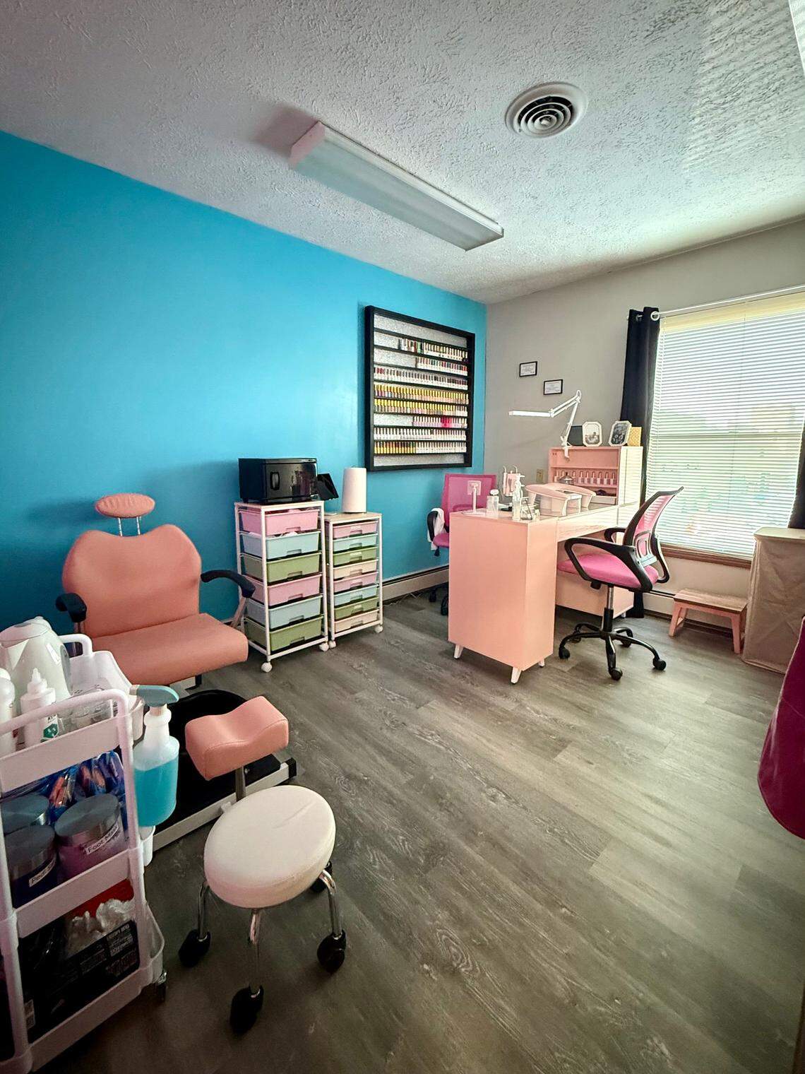 Royal Glow Beauty and Esthetics is now open. Schedule appointments for manicures, pedicures, facial treatments, waxing, massages and spray tans in Boardman.