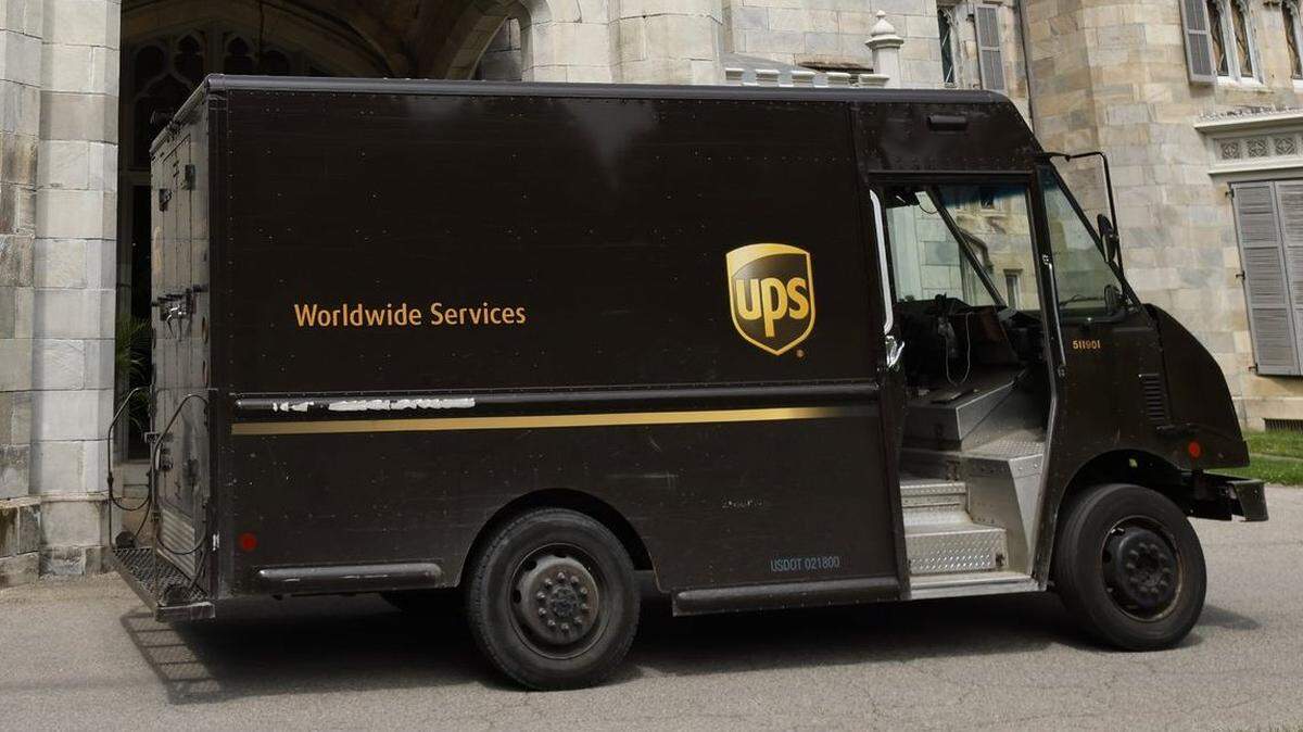 Mahoning Valley residents now have new authorized UPS service center.
