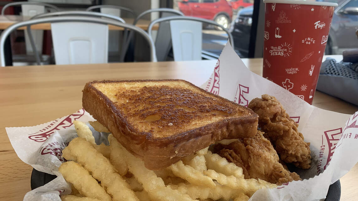 Layne’s Chicken Fingers opens in Boardman, gives back to local schools