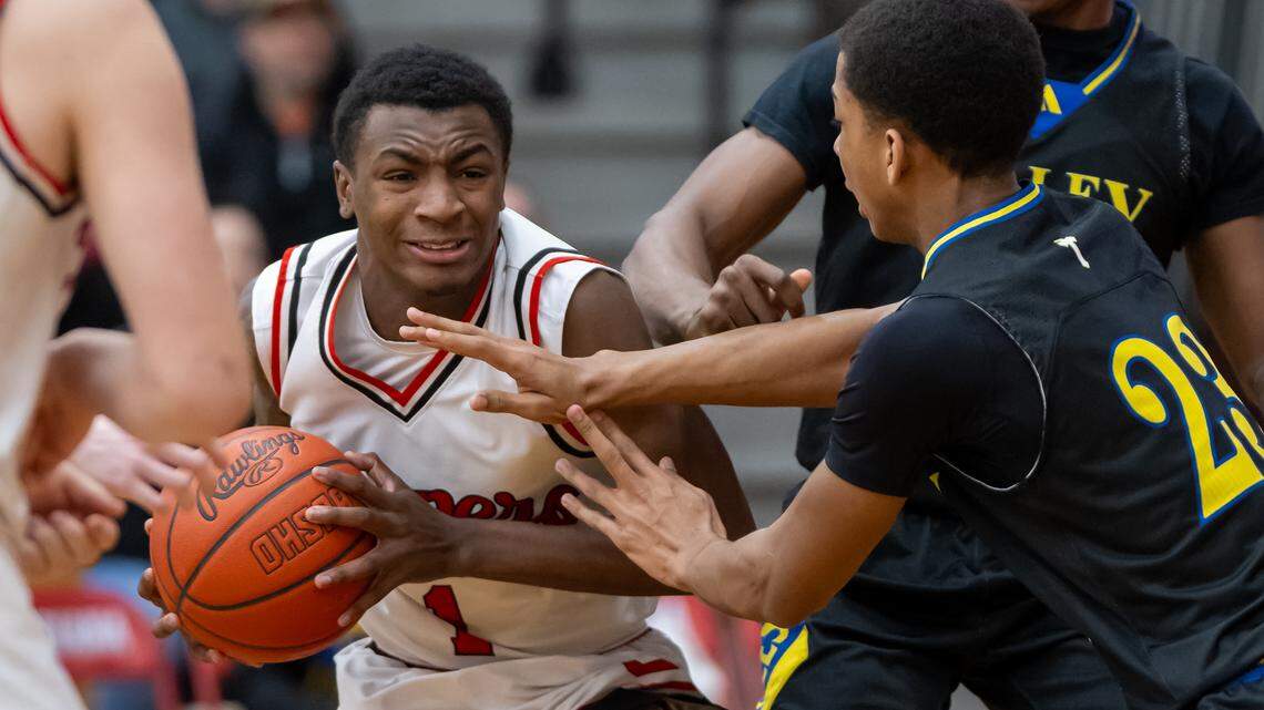 Who will be Mahoning Valley’s boys basketball player of the year? Vote now.