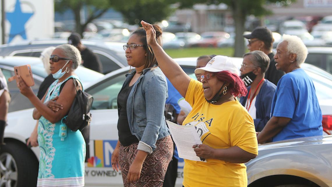 STOP THE VIOLENCE-Community Prayer Vigil at Glenwood Ave and Indianola Ave. brought over 200 people to hear church leaders pray to stop the violence-

People praying and thanking god