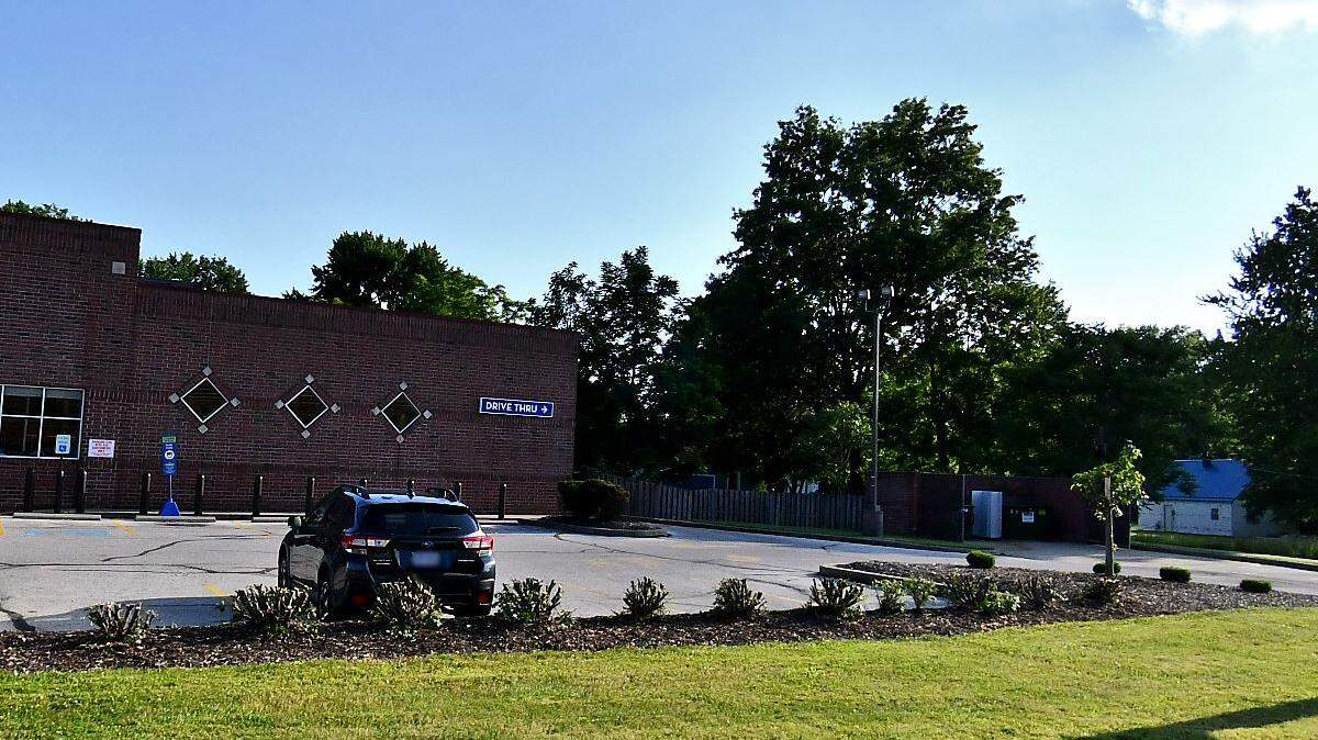 Ohio Investment 888 LLC purchased the property at 2840 Youngstown Road SE in Warren for $540,000 on April 29.