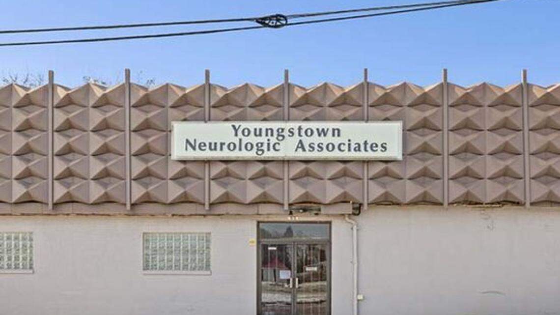 Single-story commercial office building for sale in Youngstown