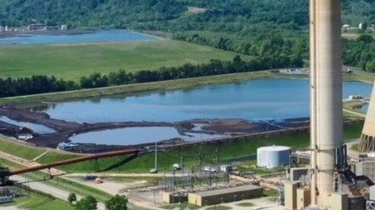 A photo of the coal ash pond at the James Gavin Power Plant in Cheshire, Ohio included in documents to the EPA.