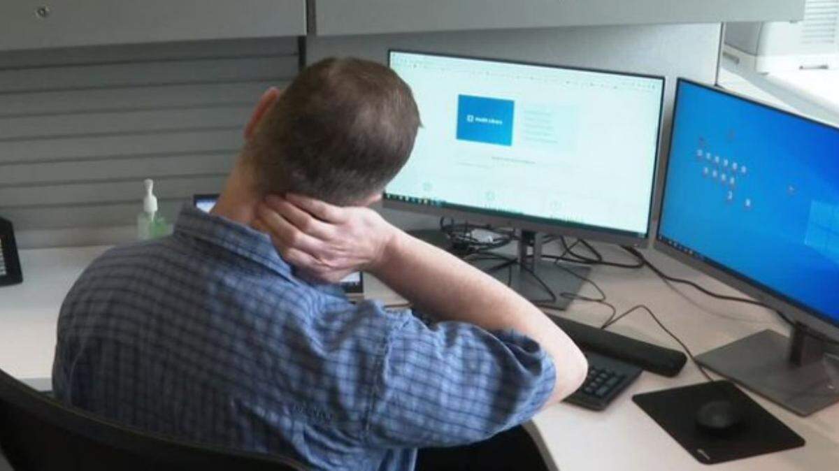 People with conditions such as arthritis are more likely to experience pain on days with higher humidity, stronger winds and lower barometric pressure.