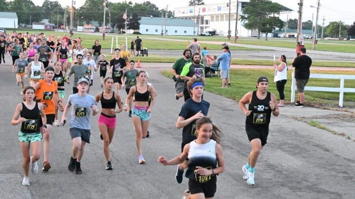 Flash in the Night Run guides participants through the dark at Canfield Fairgrounds